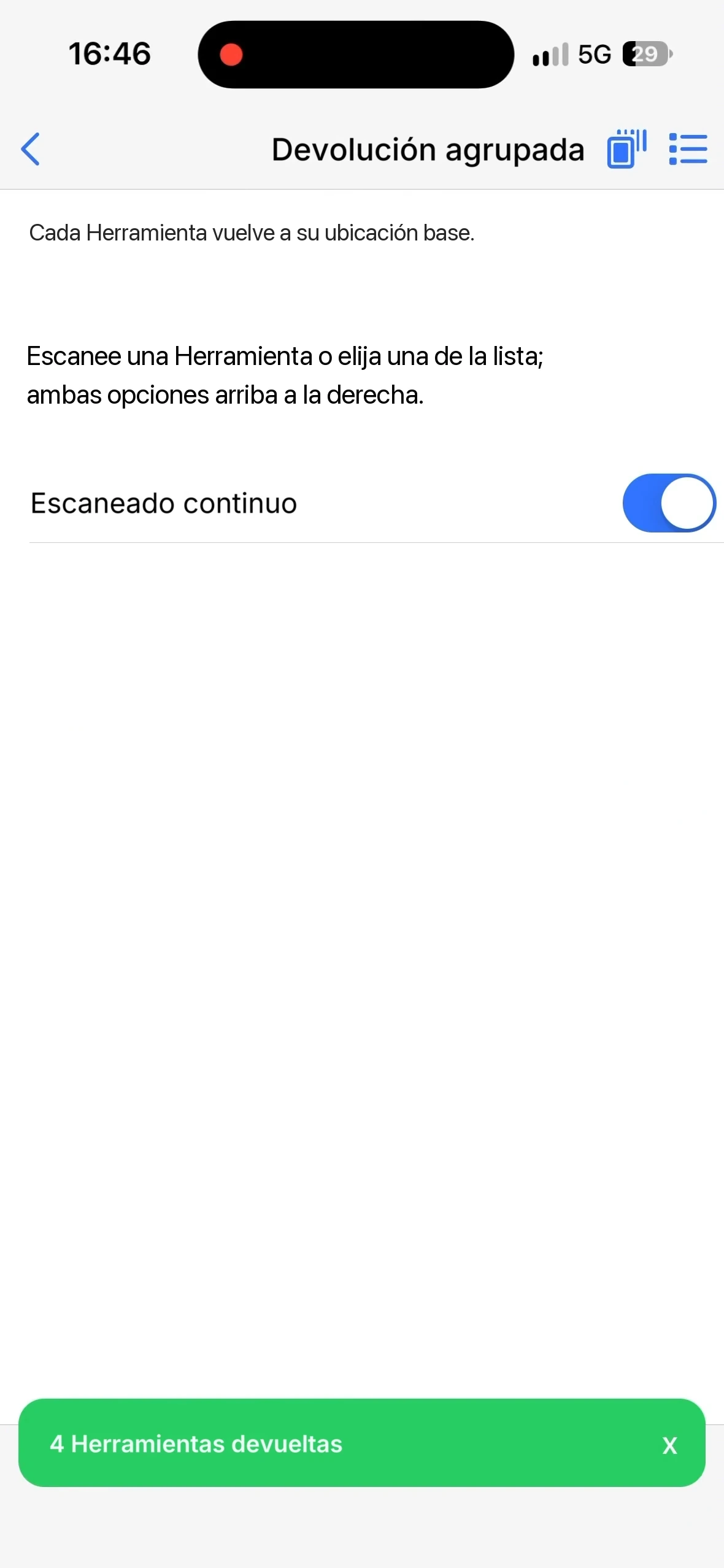 La confirmación 4 Herramientas devueltas en la parte inferior de la pantalla