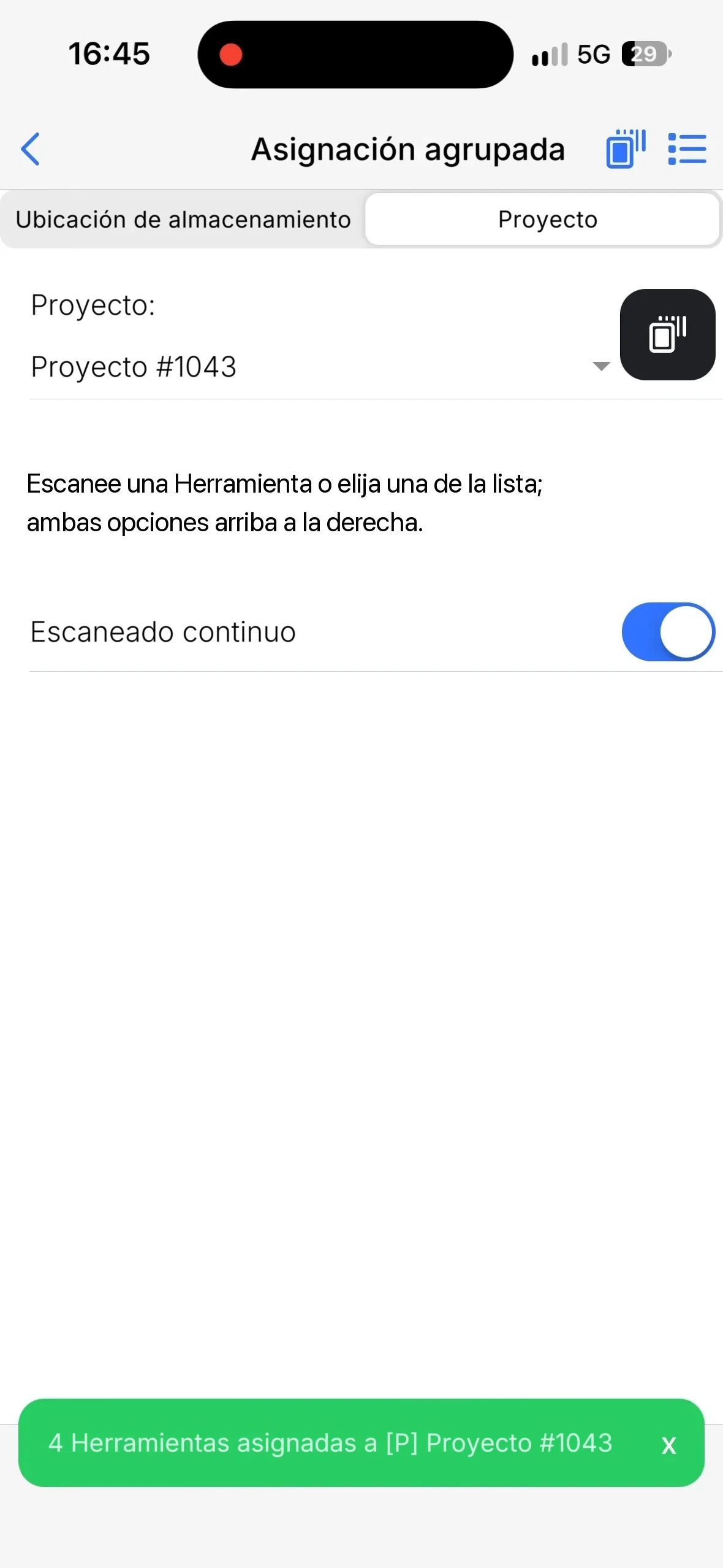 La confirmación 4 Herramientas asignadas a [P] Proyecto #1043 en la parte inferior de la pantalla