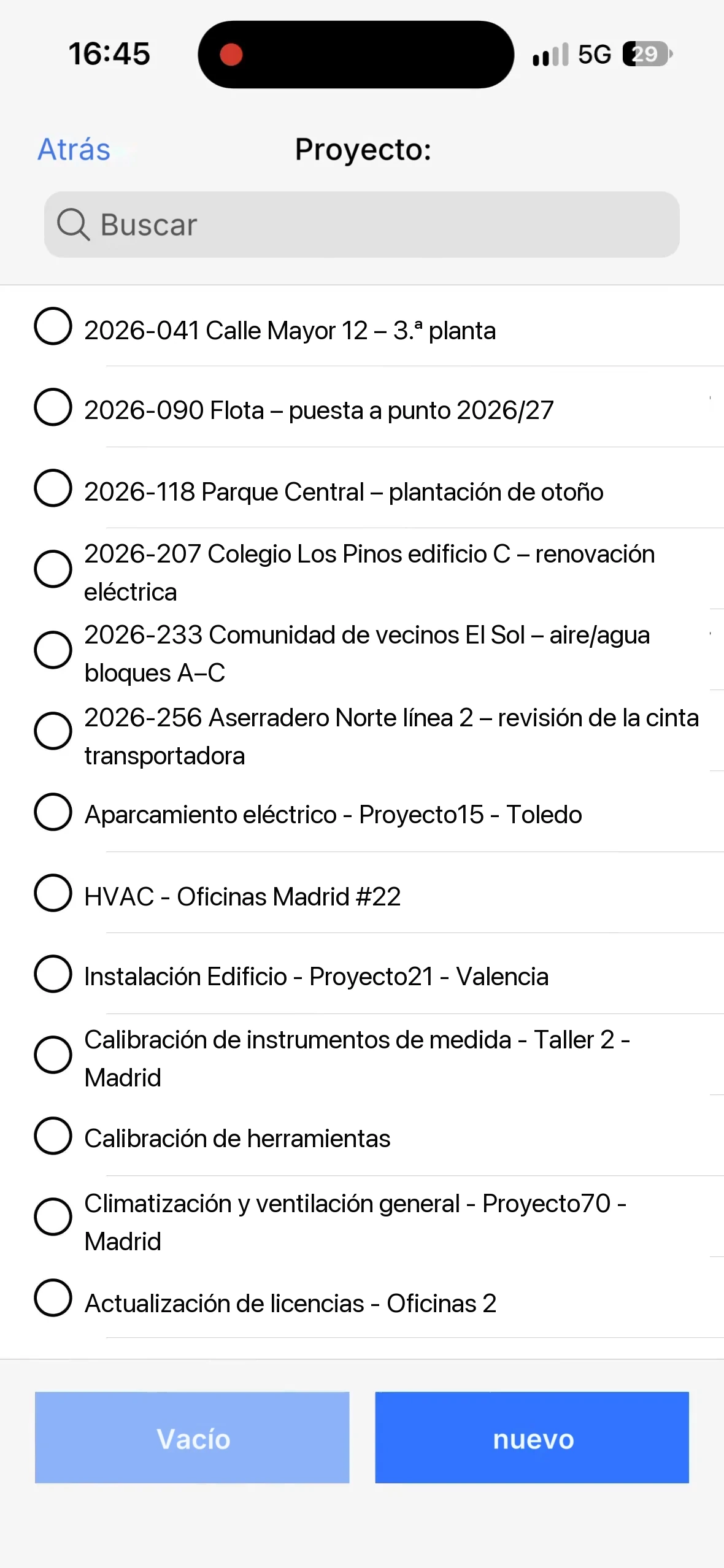 La lista de proyectos en la app móvil con campo de búsqueda